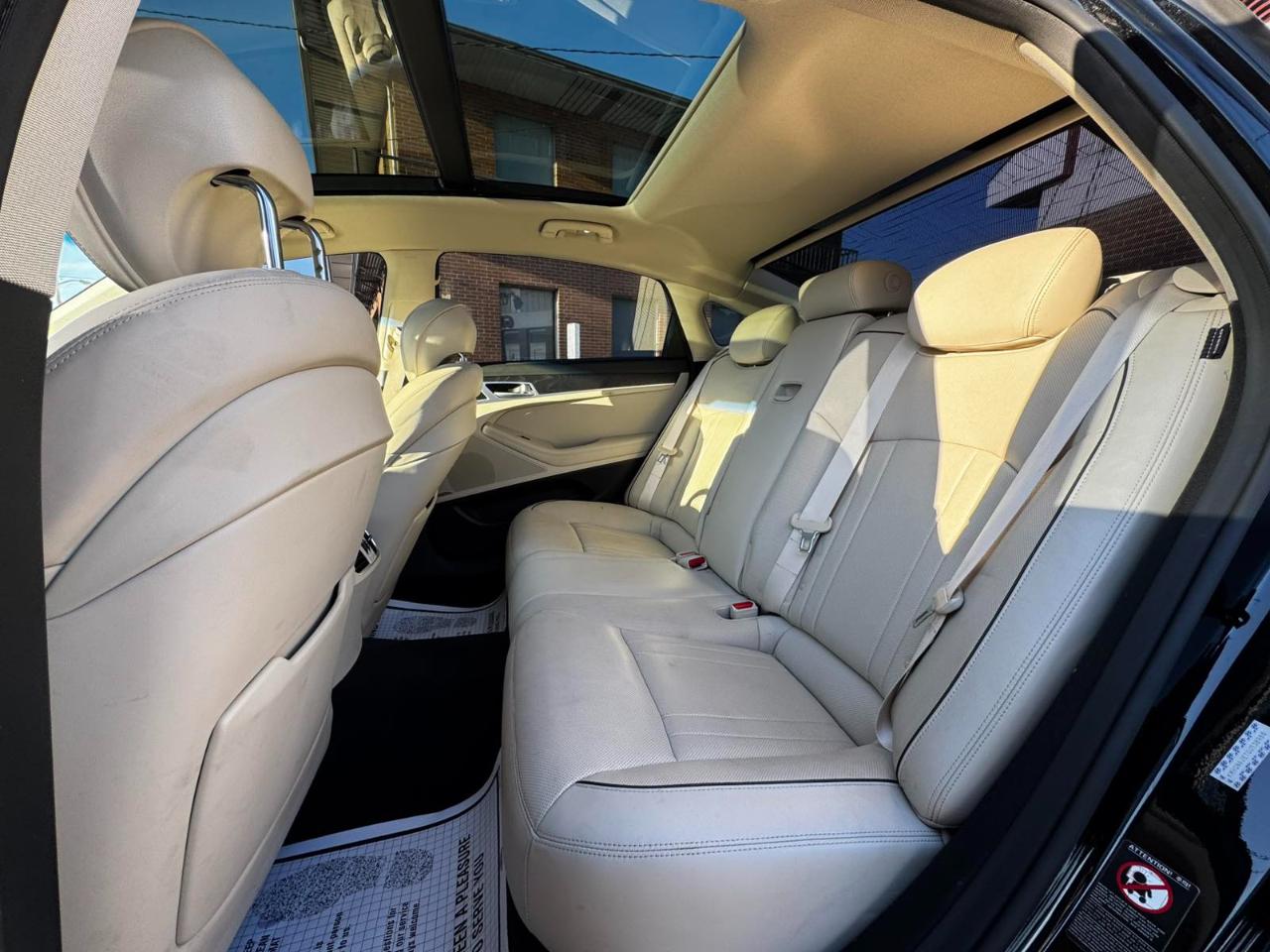 Hyundai Genesis 4dr Sdn V6 3.8L AWD 2016