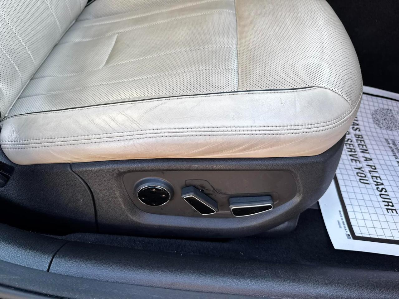 Hyundai Genesis 4dr Sdn V6 3.8L AWD 2016