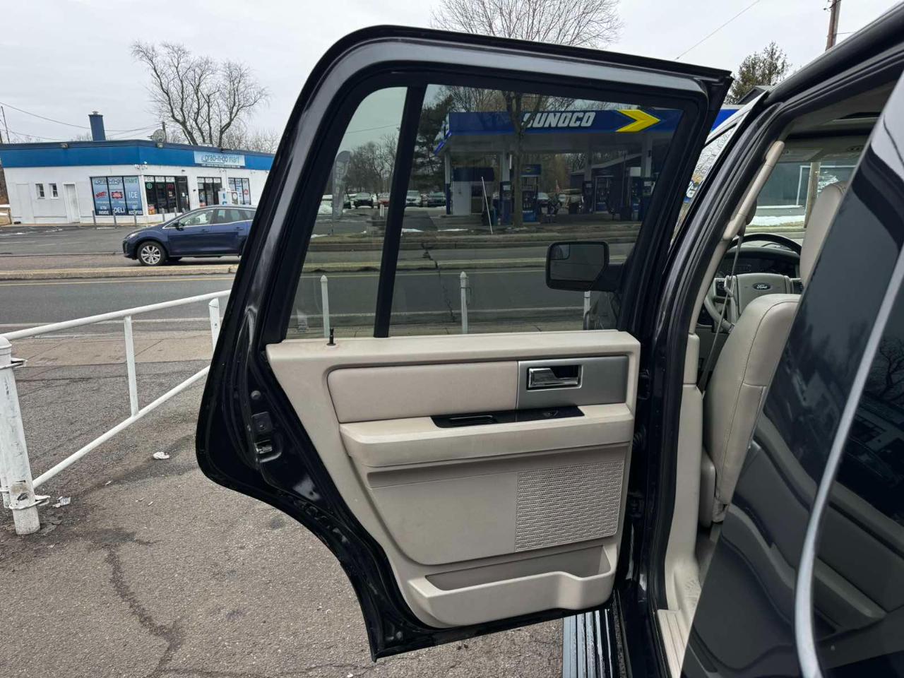 Ford Expedition 4WD 4dr Limited 2013