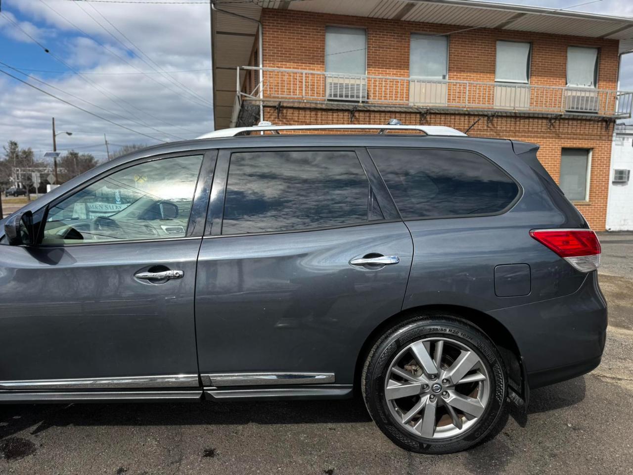 Nissan Pathfinder 2WD 4dr Platinum 2013