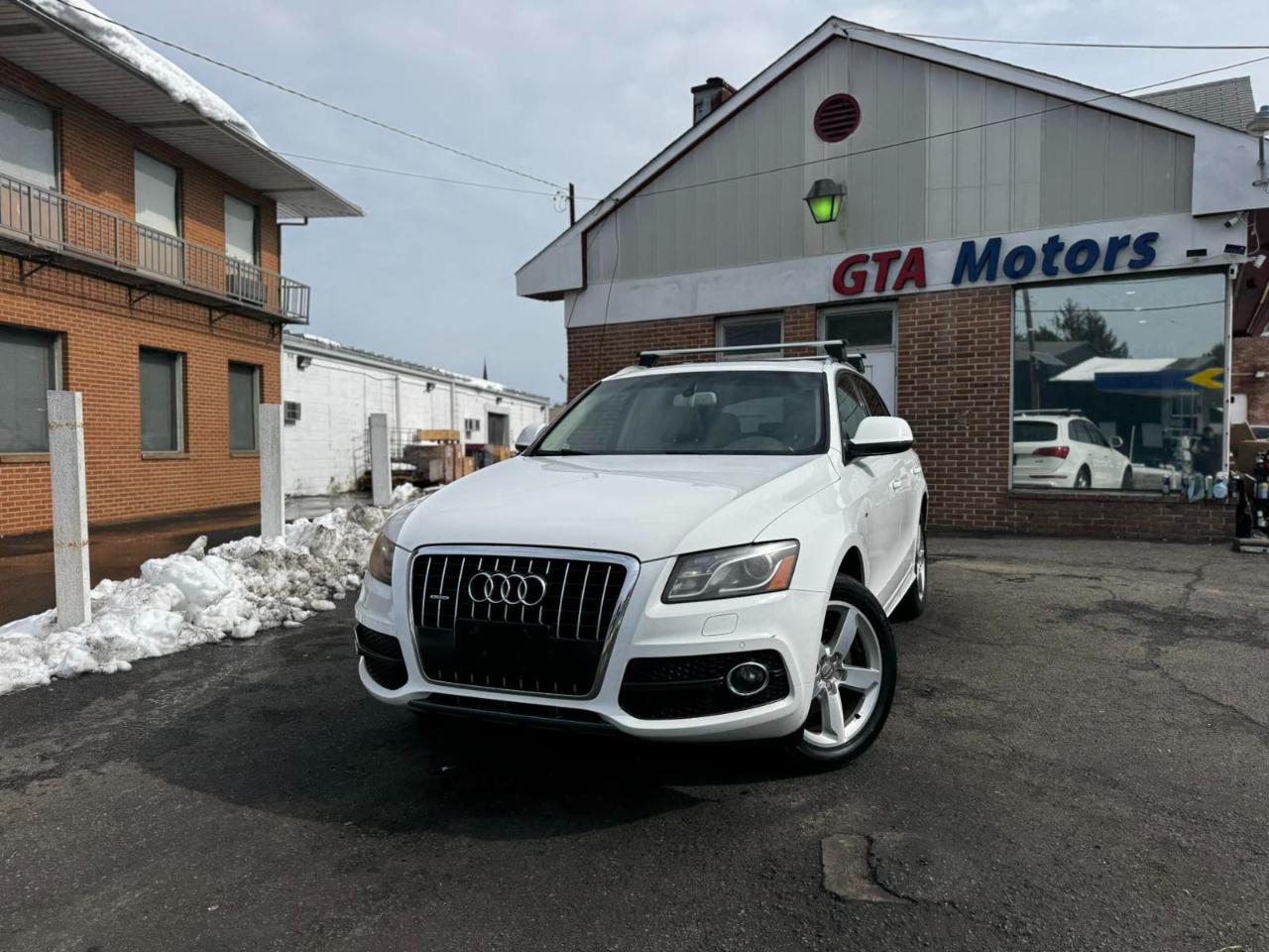 Audi Q5 quattro 4dr 3.2L Premium Plus 2011