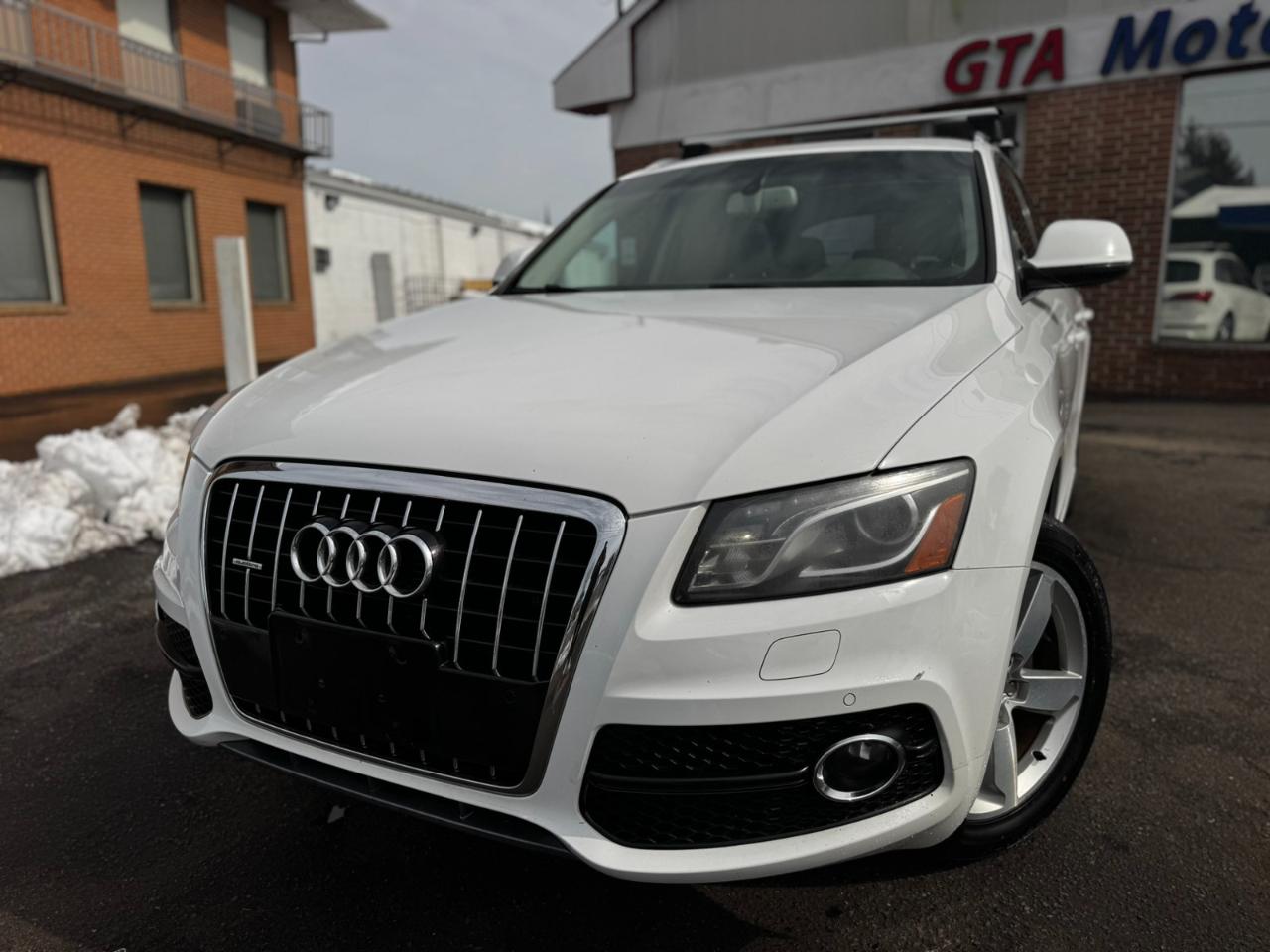 Audi Q5 quattro 4dr 3.2L Premium Plus 2011