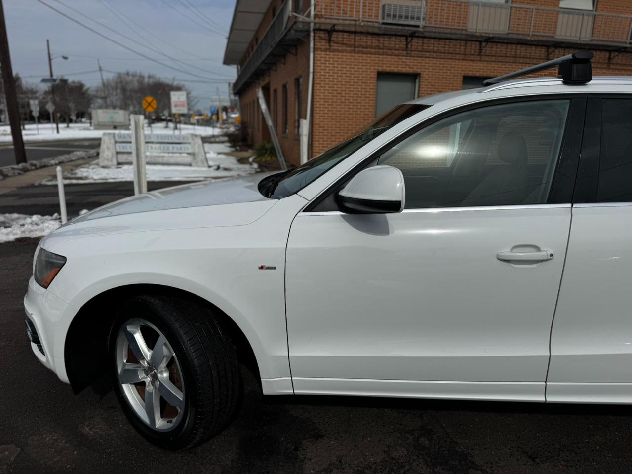 Audi Q5 quattro 4dr 3.2L Premium Plus 2011
