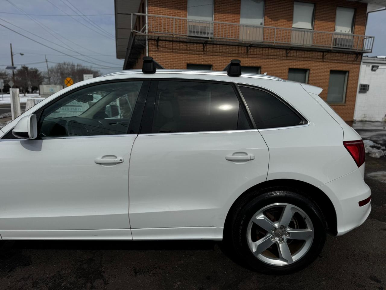 Audi Q5 quattro 4dr 3.2L Premium Plus 2011