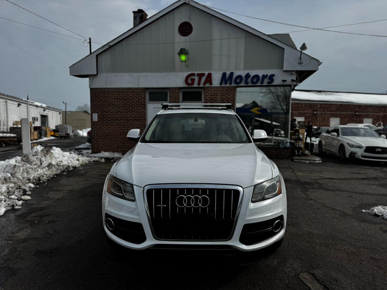 Audi Q5 quattro 4dr 3.2L Premium Plus 2011