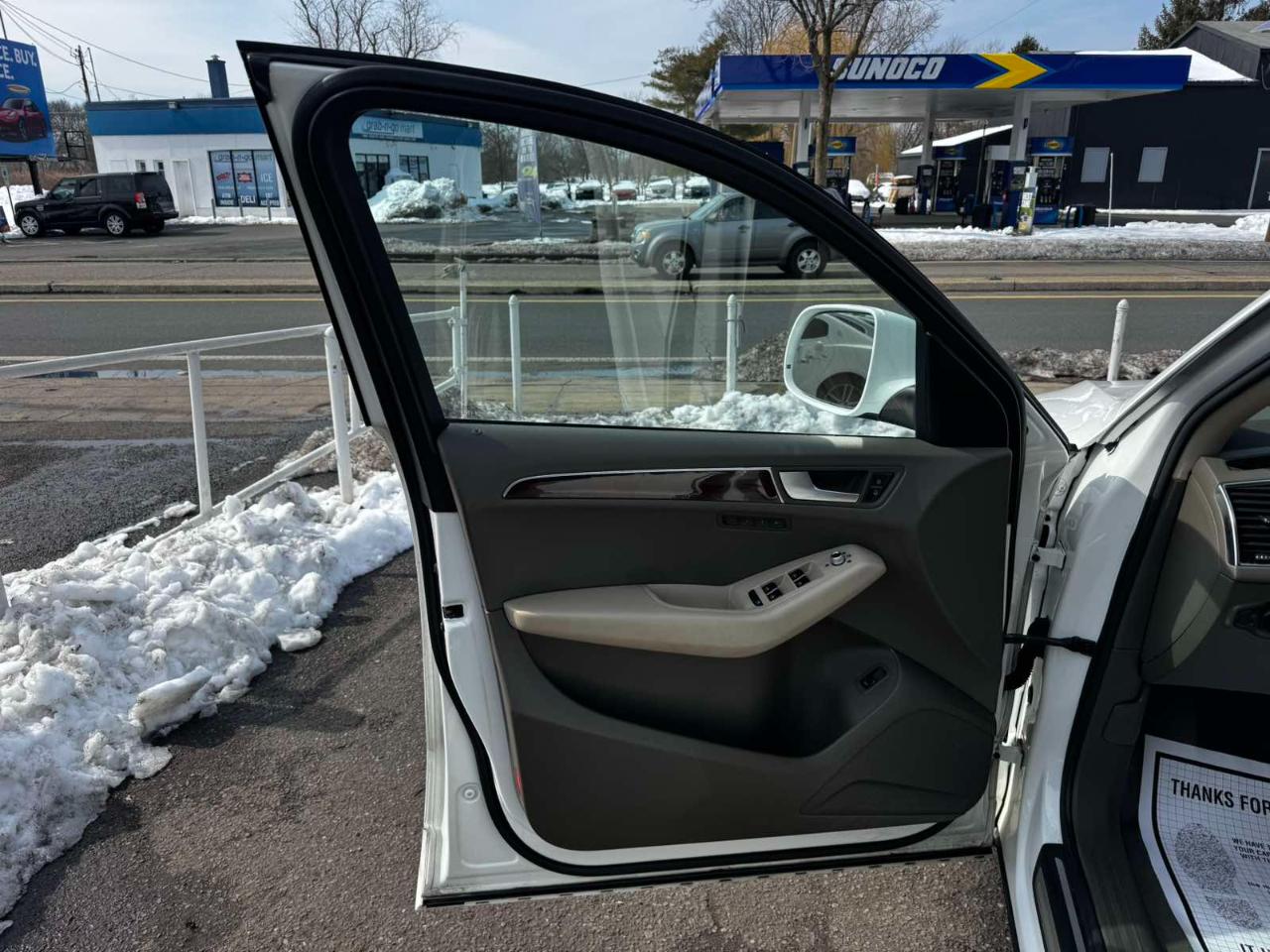 Audi Q5 quattro 4dr 3.2L Premium Plus 2011