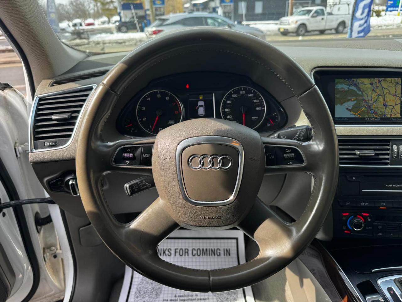 Audi Q5 quattro 4dr 3.2L Premium Plus 2011