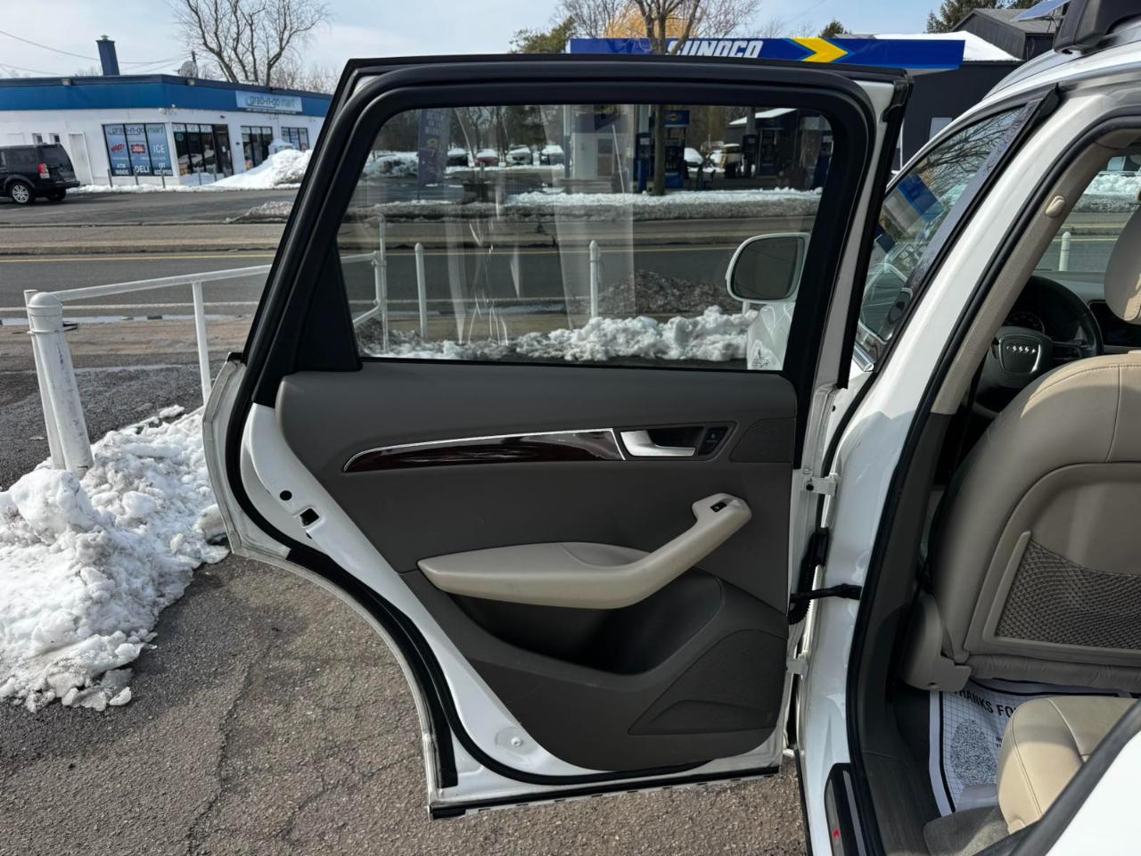 Audi Q5 quattro 4dr 3.2L Premium Plus 2011