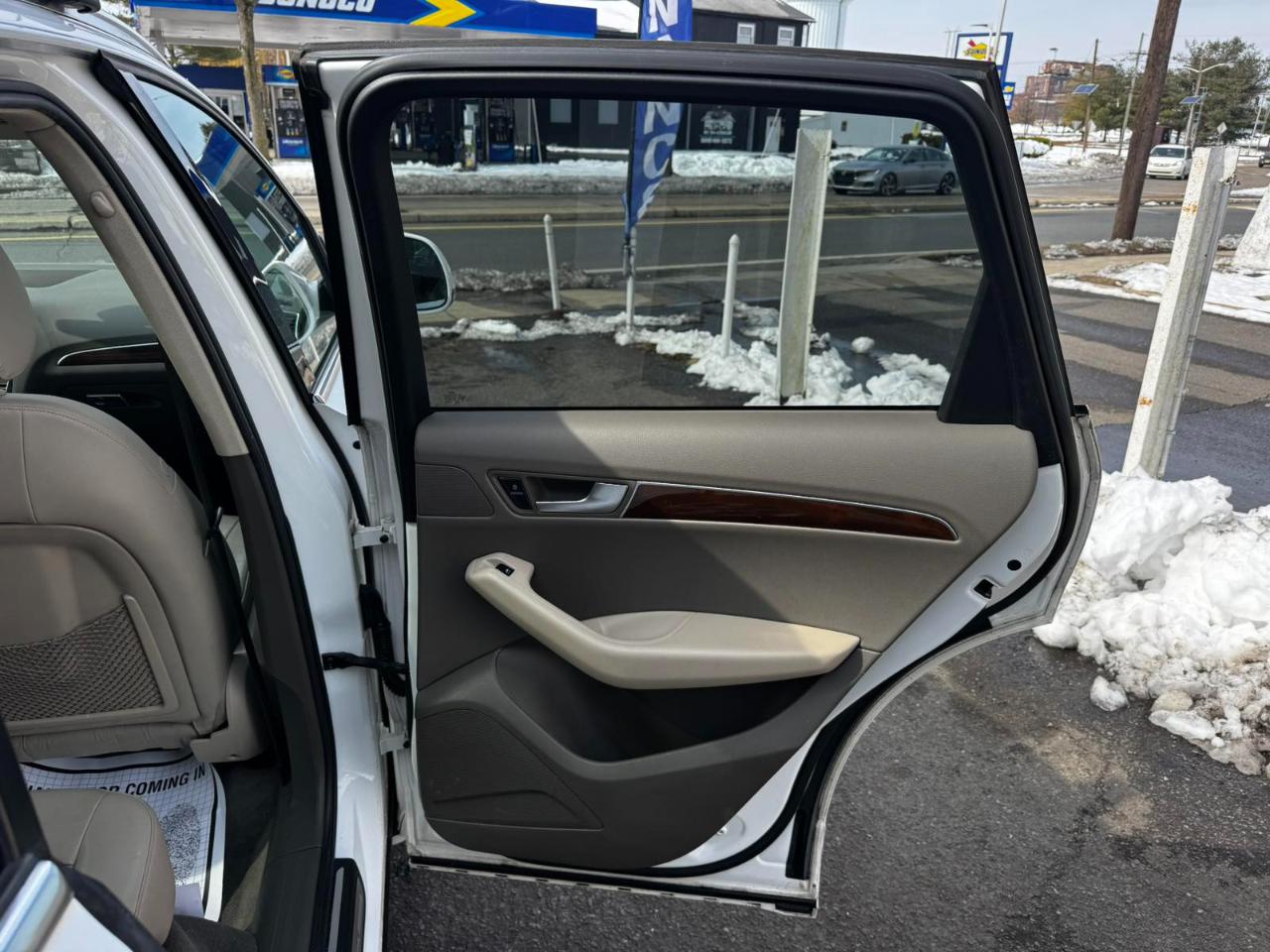 Audi Q5 quattro 4dr 3.2L Premium Plus 2011