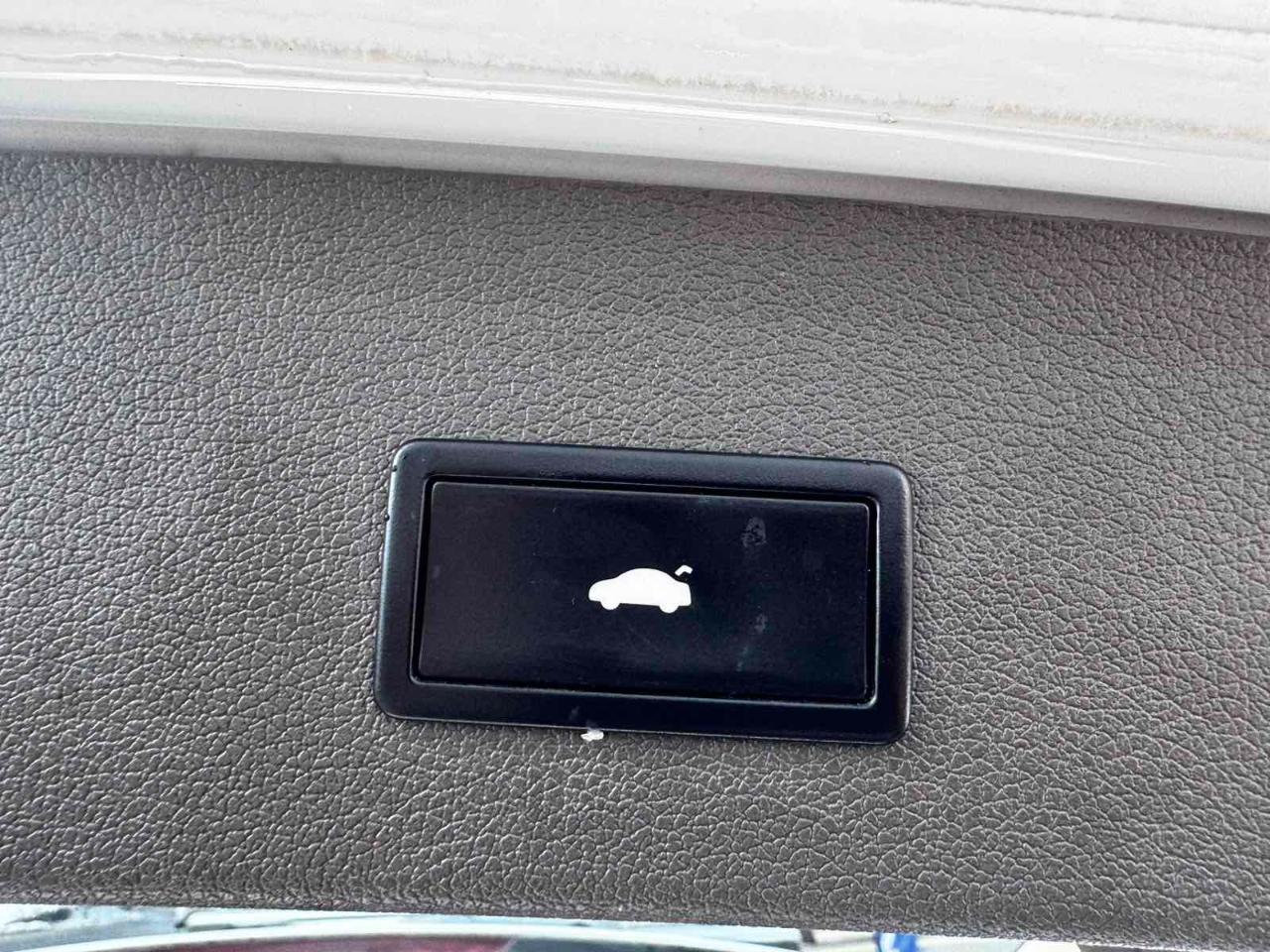 Audi Q5 quattro 4dr 3.2L Premium Plus 2011