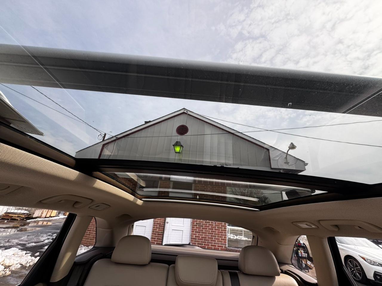 Audi Q5 quattro 4dr 3.2L Premium Plus 2011