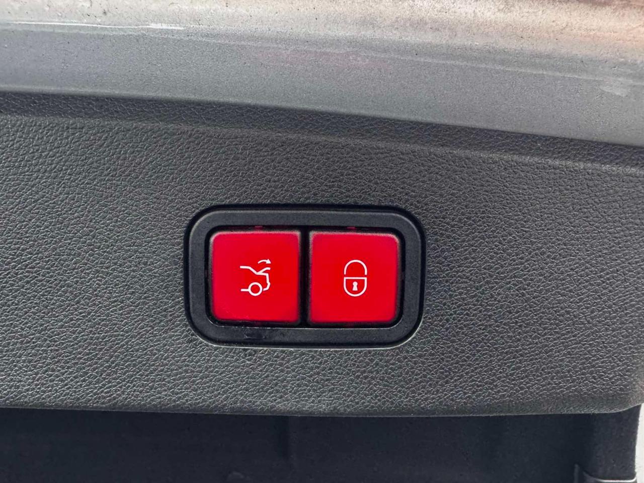 Mercedes-Benz E-Class 4dr Sdn E 550 Sport 4MATIC 2010