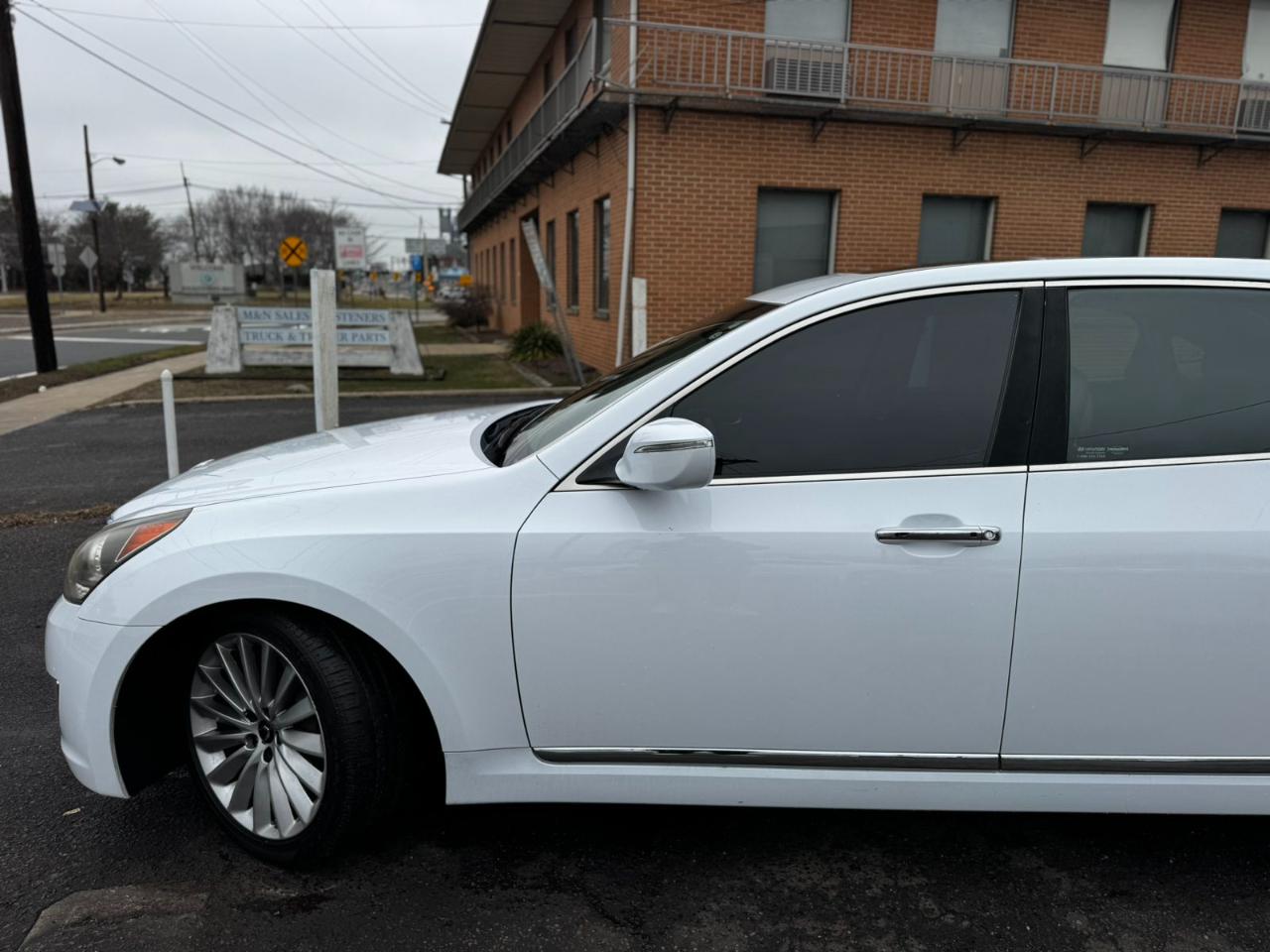 Hyundai Equus 4dr Sdn Signature 2016