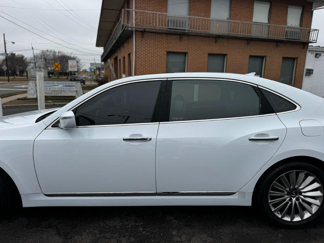 Hyundai Equus 4dr Sdn Signature 2016