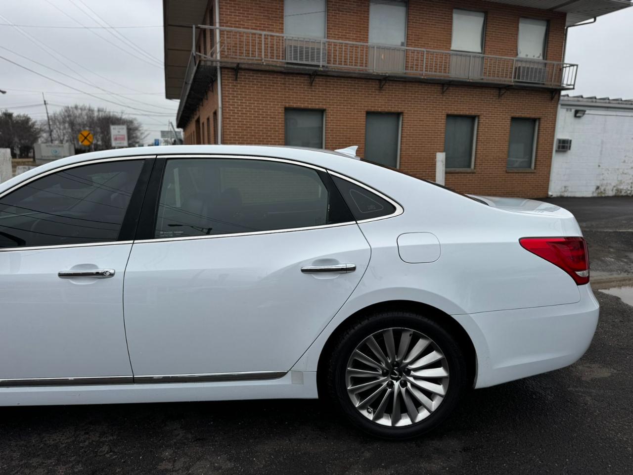 Hyundai Equus 4dr Sdn Signature 2016