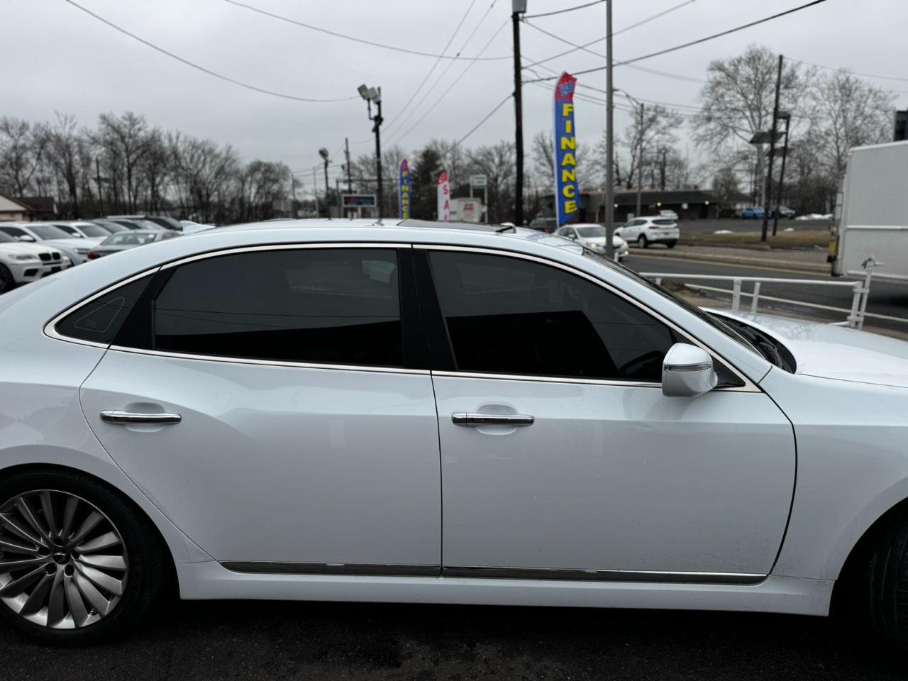 Hyundai Equus 4dr Sdn Signature 2016