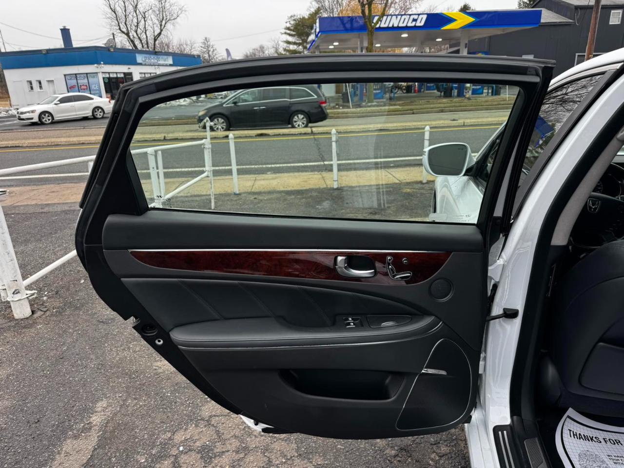 Hyundai Equus 4dr Sdn Signature 2016