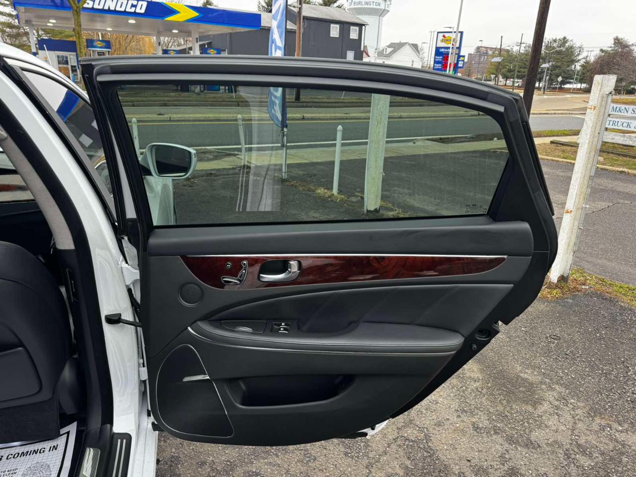 Hyundai Equus 4dr Sdn Signature 2016