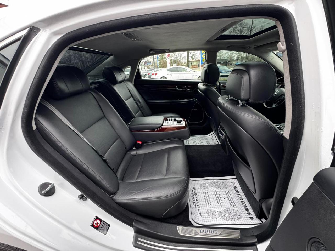 Hyundai Equus 4dr Sdn Signature 2016