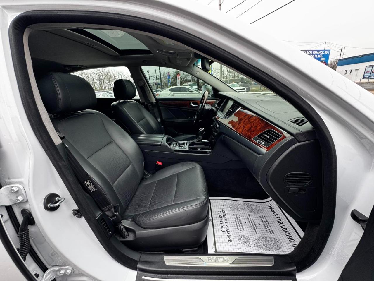 Hyundai Equus 4dr Sdn Signature 2016