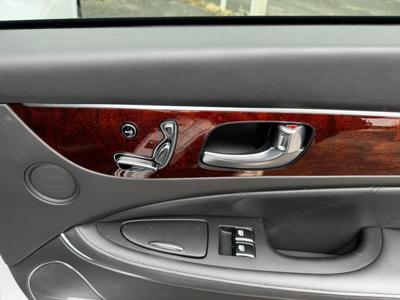 Hyundai Equus 4dr Sdn Signature 2016