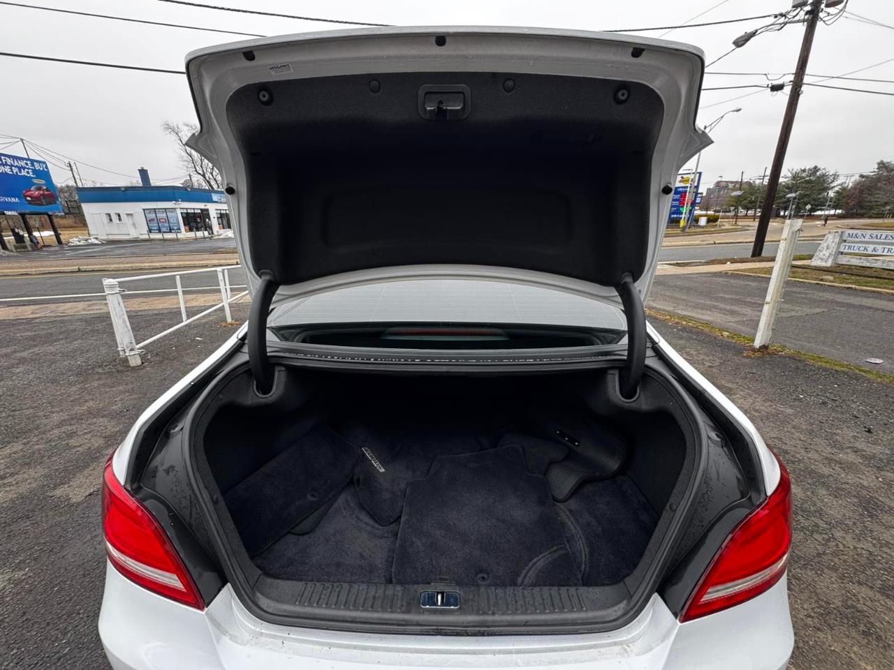 Hyundai Equus 4dr Sdn Signature 2016