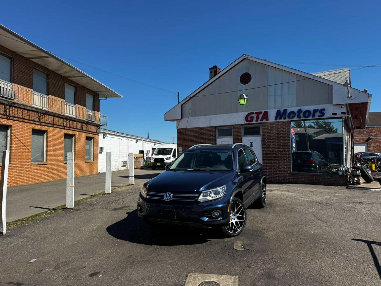 Volkswagen Tiguan 2WD 4dr Auto SE w/Sunroof & Nav 2012