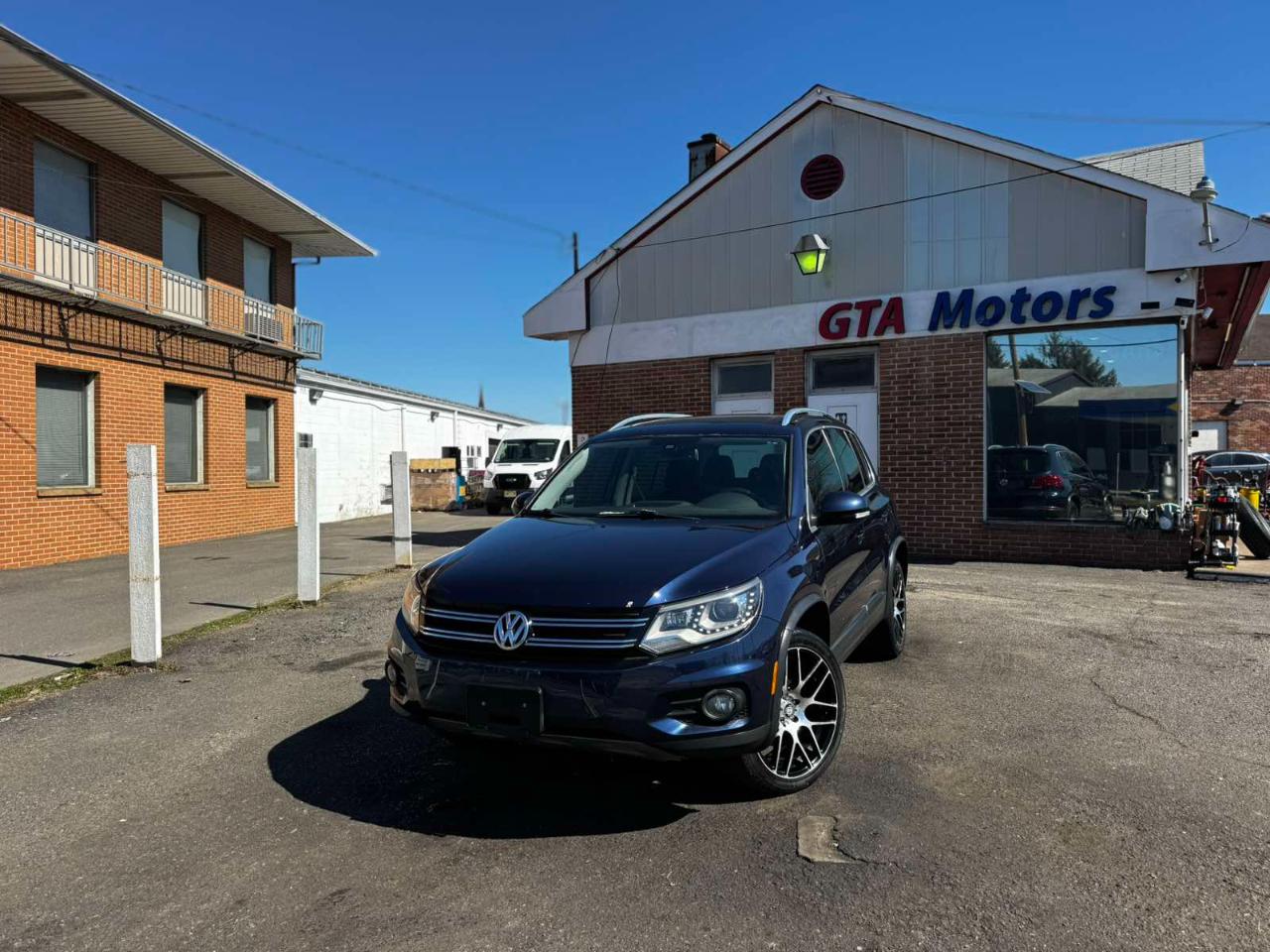Volkswagen Tiguan 2WD 4dr Auto SE w/Sunroof & Nav 2012