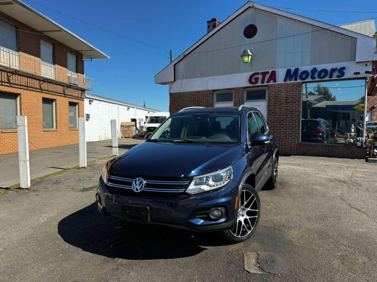 Volkswagen Tiguan 2WD 4dr Auto SE w/Sunroof & Nav 2012