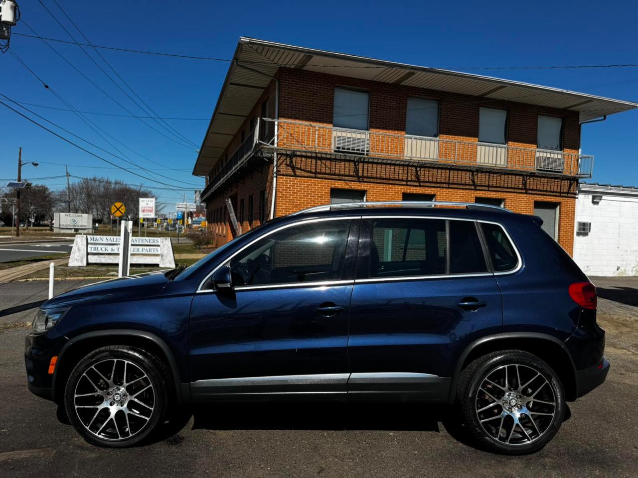 Volkswagen Tiguan 2WD 4dr Auto SE w/Sunroof & Nav 2012