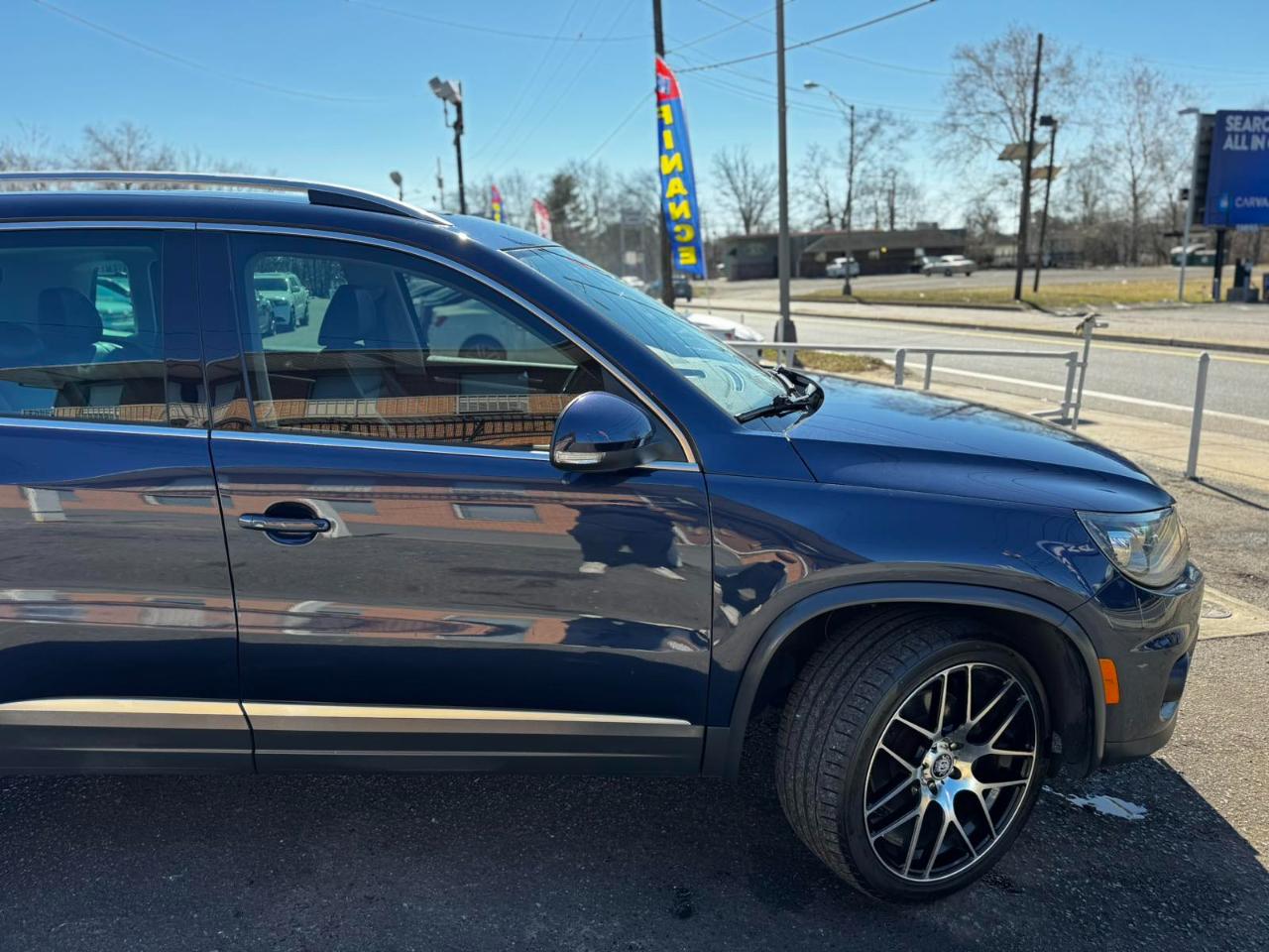 Volkswagen Tiguan 2WD 4dr Auto SE w/Sunroof & Nav 2012