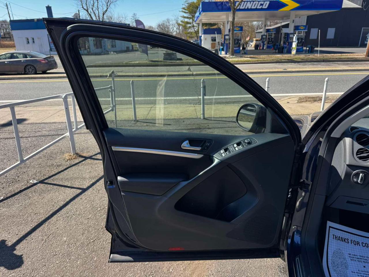 Volkswagen Tiguan 2WD 4dr Auto SE w/Sunroof & Nav 2012