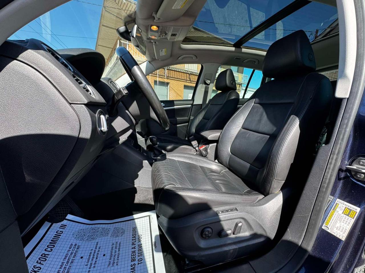 Volkswagen Tiguan 2WD 4dr Auto SE w/Sunroof & Nav 2012