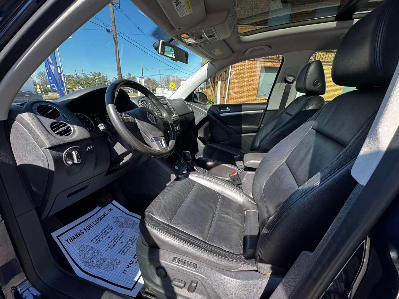 Volkswagen Tiguan 2WD 4dr Auto SE w/Sunroof & Nav 2012