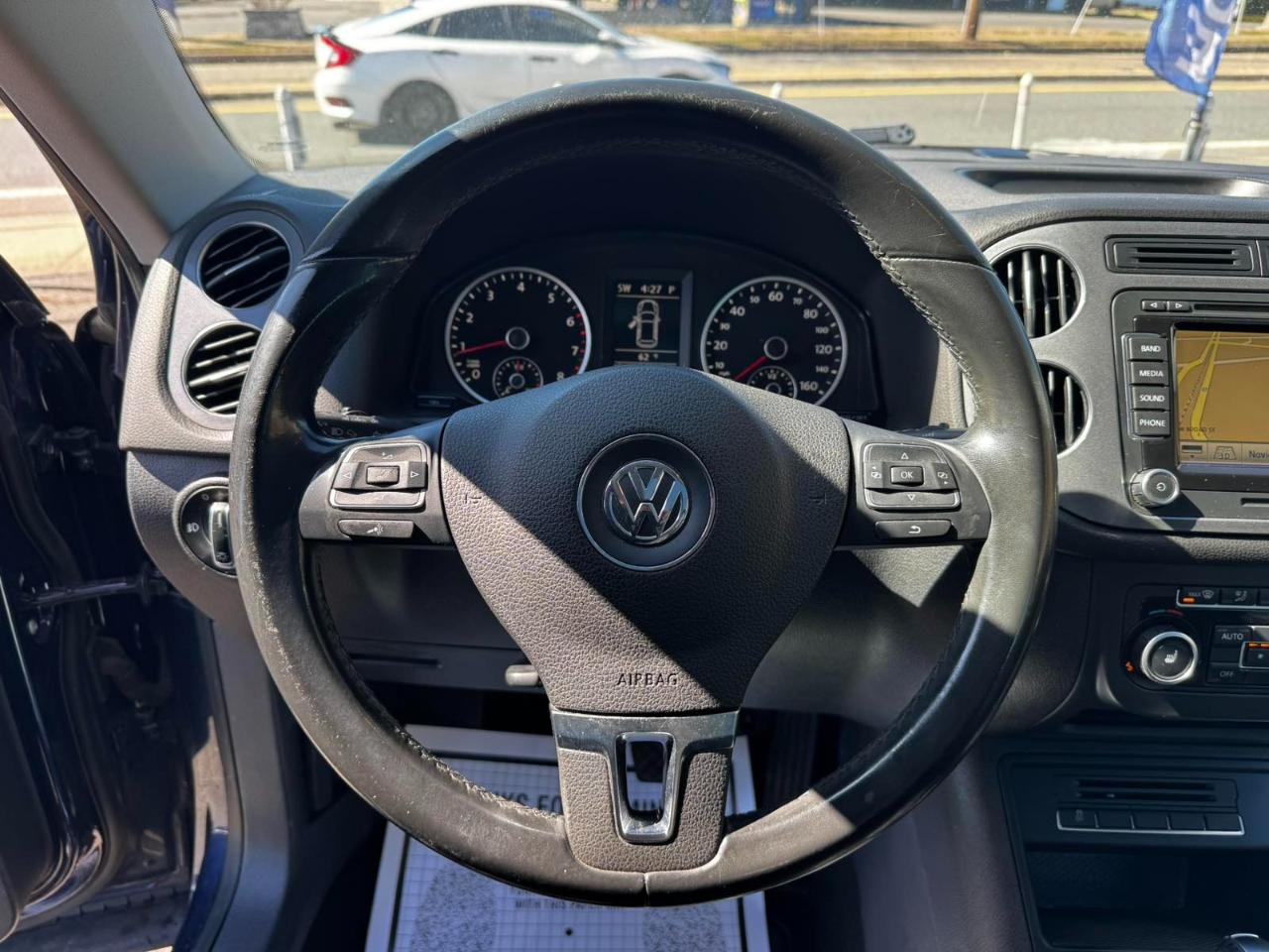 Volkswagen Tiguan 2WD 4dr Auto SE w/Sunroof & Nav 2012