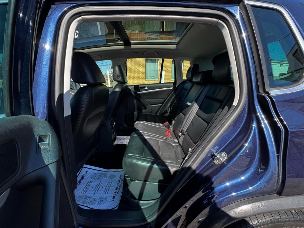 Volkswagen Tiguan 2WD 4dr Auto SE w/Sunroof & Nav 2012