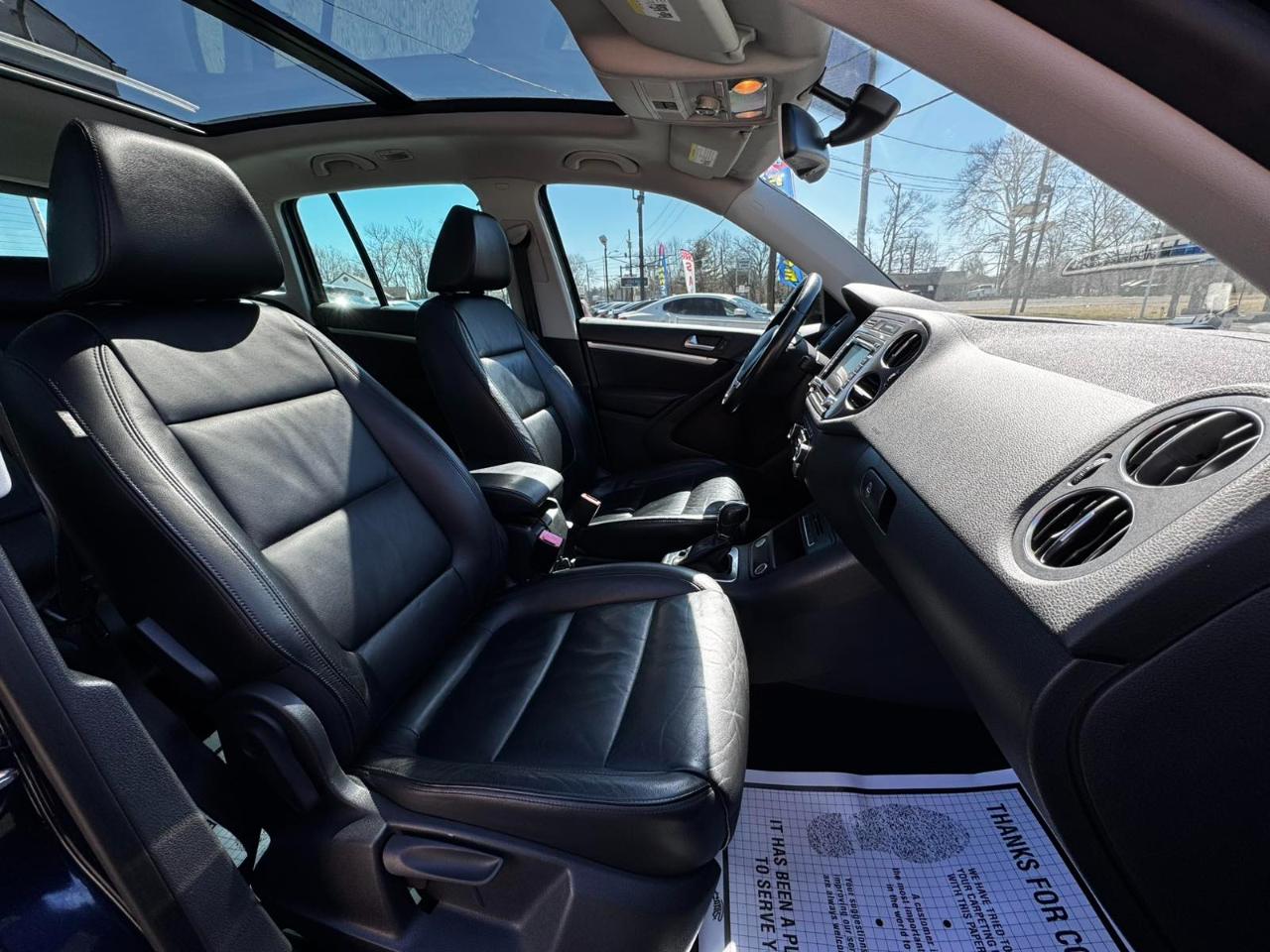 Volkswagen Tiguan 2WD 4dr Auto SE w/Sunroof & Nav 2012