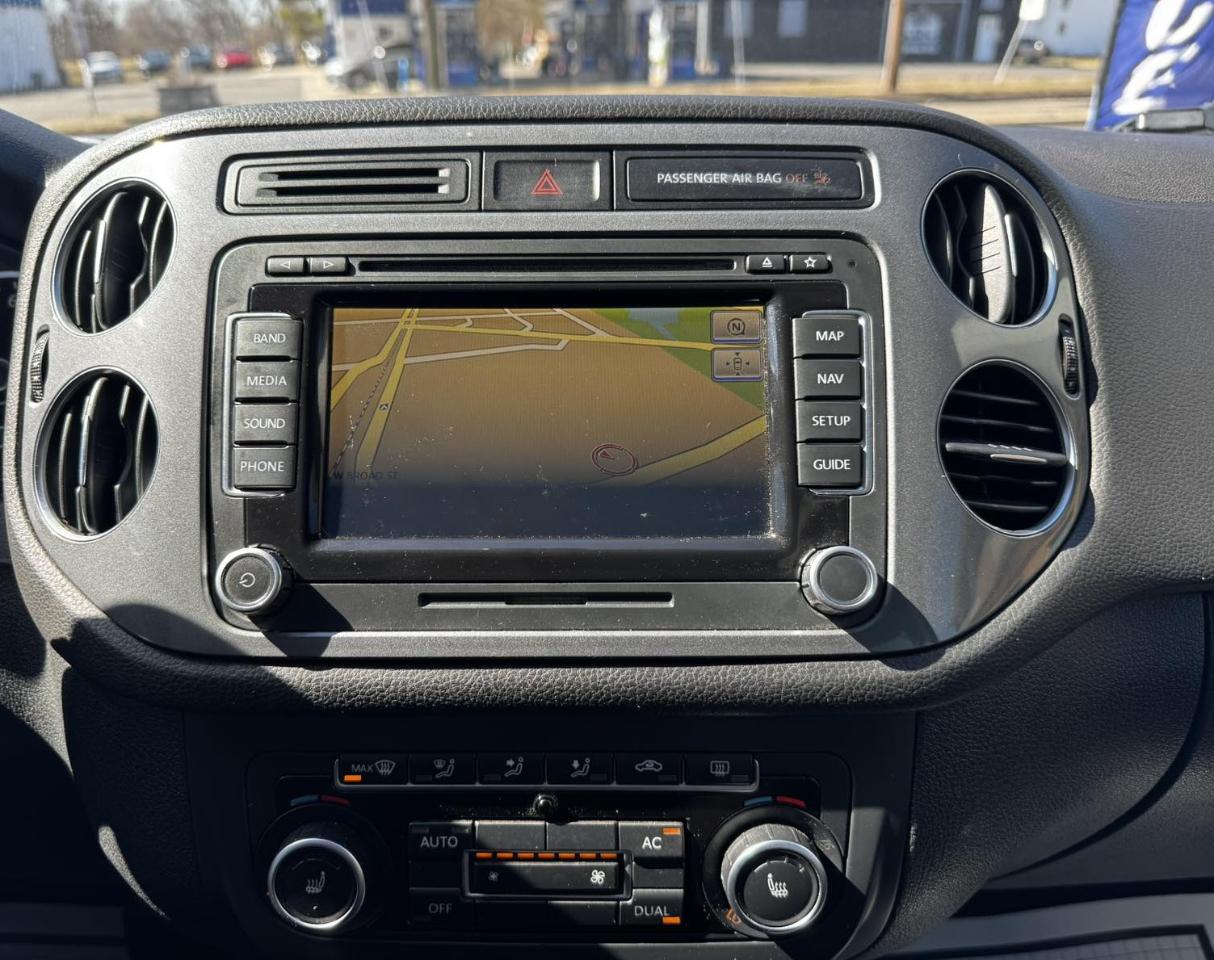 Volkswagen Tiguan 2WD 4dr Auto SE w/Sunroof & Nav 2012