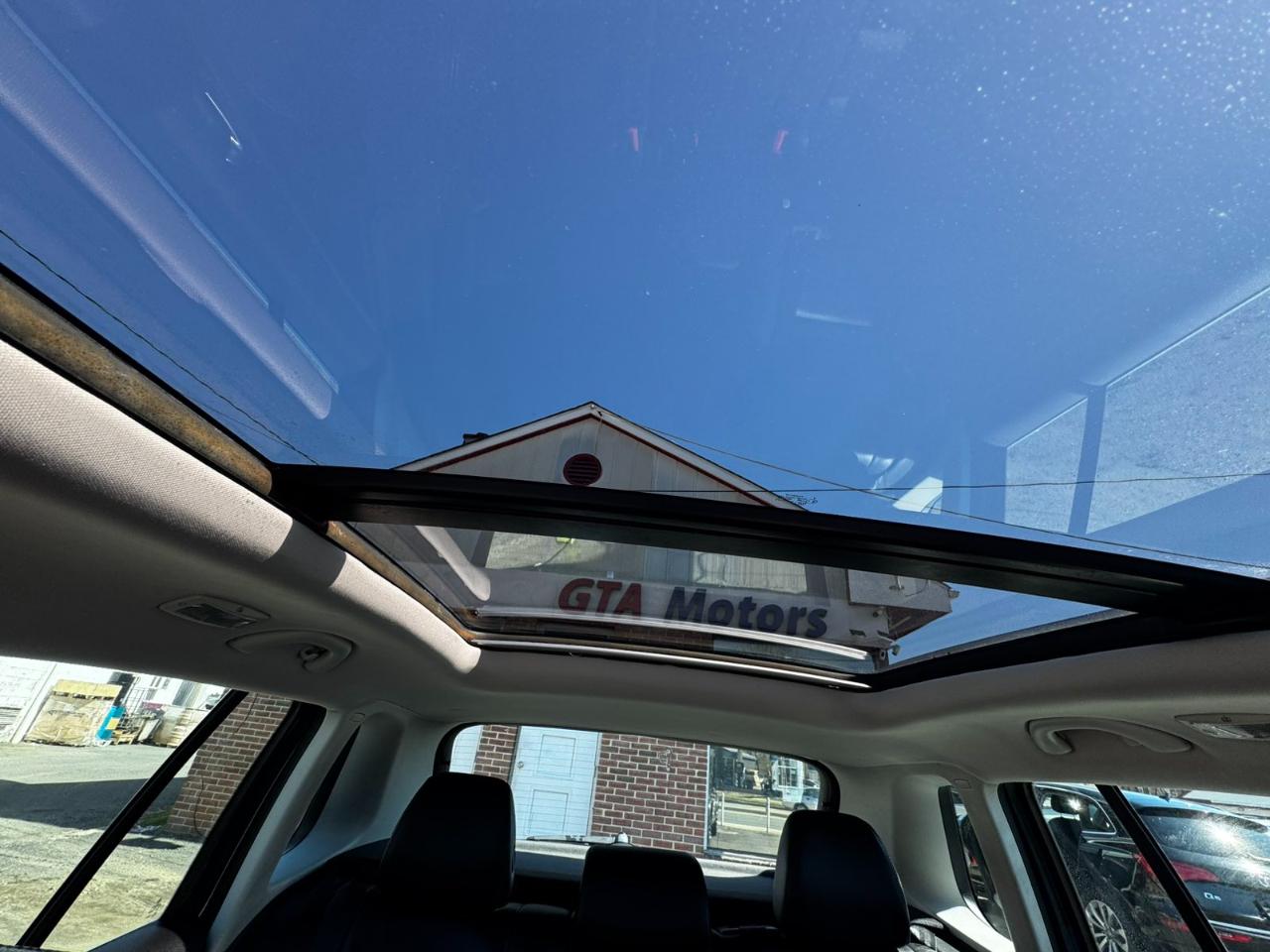 Volkswagen Tiguan 2WD 4dr Auto SE w/Sunroof & Nav 2012