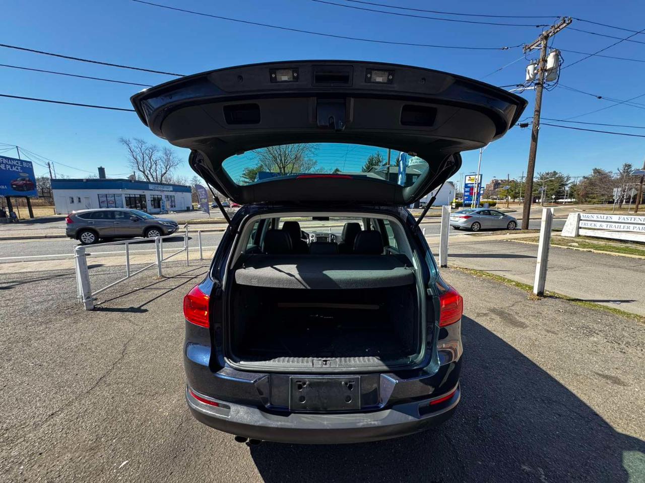 Volkswagen Tiguan 2WD 4dr Auto SE w/Sunroof & Nav 2012