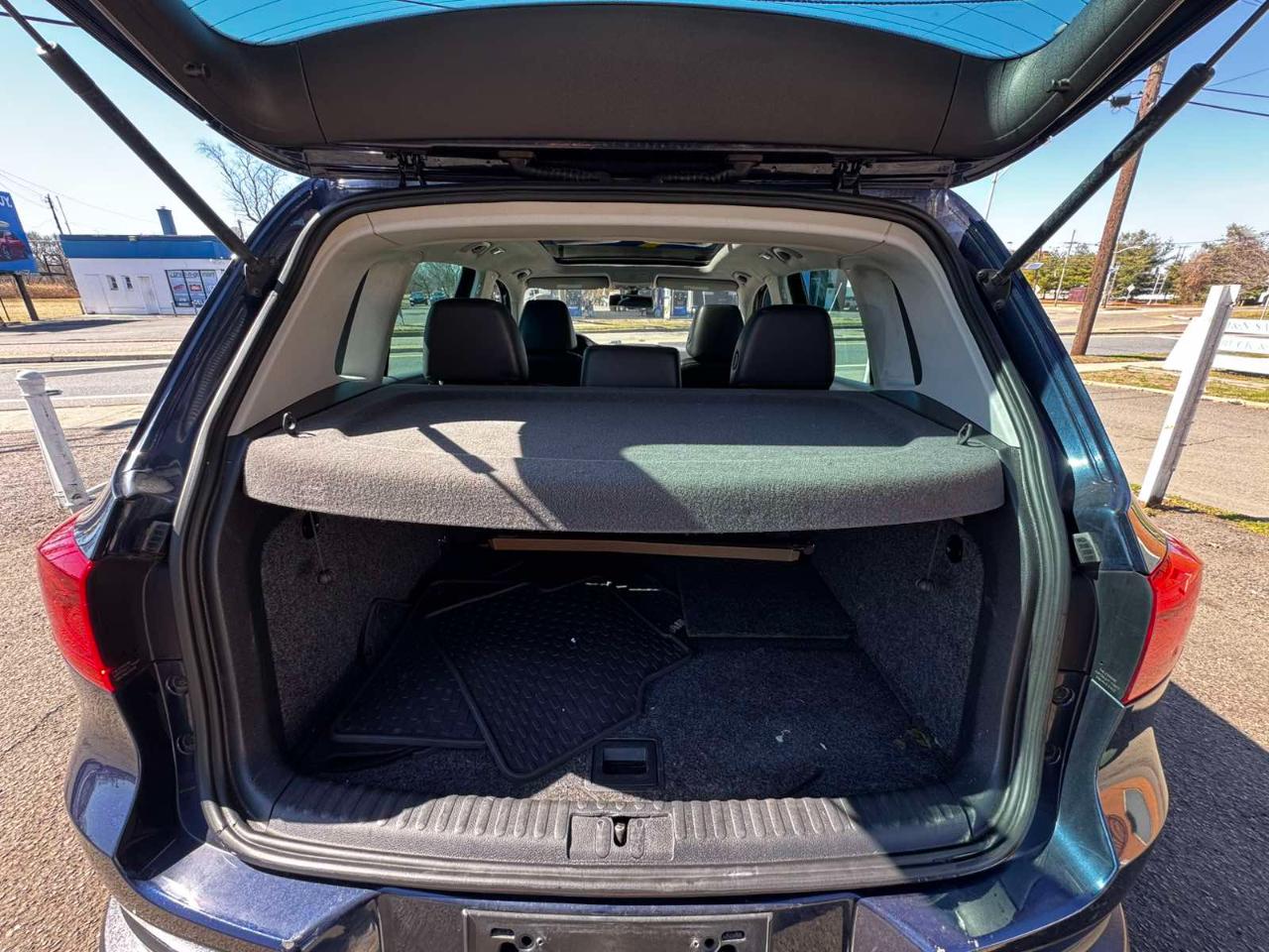 Volkswagen Tiguan 2WD 4dr Auto SE w/Sunroof & Nav 2012