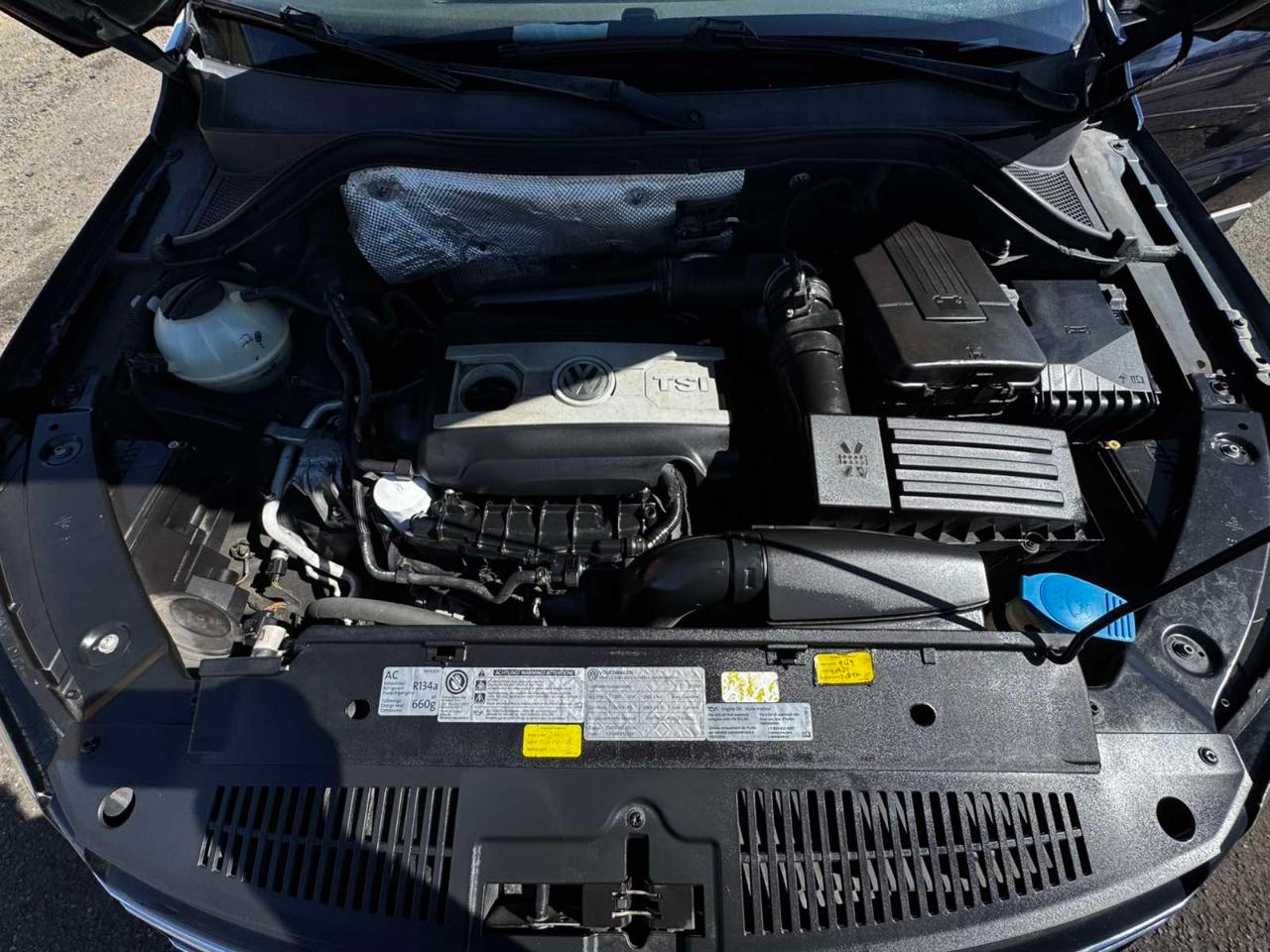 Volkswagen Tiguan 2WD 4dr Auto SE w/Sunroof & Nav 2012