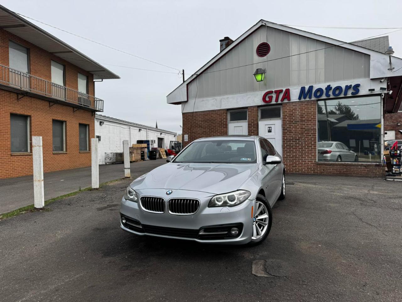 BMW 5 Series 4dr Sdn 528i xDrive AWD 2015