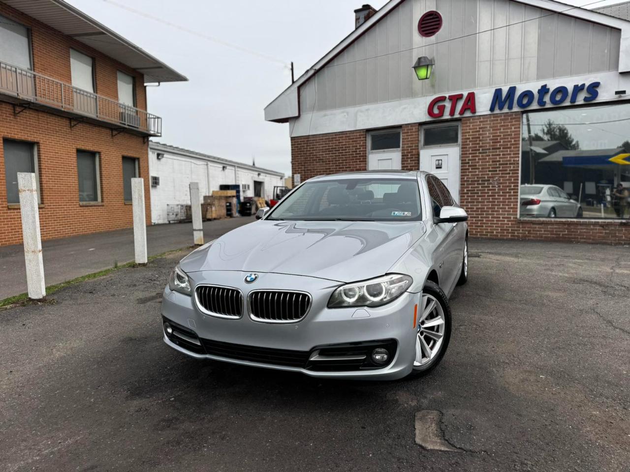 BMW 5 Series 4dr Sdn 528i xDrive AWD 2015