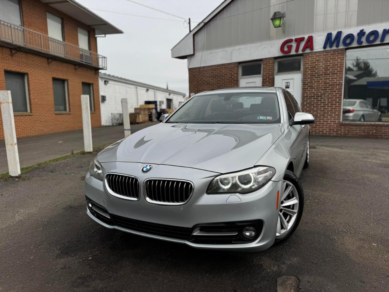 BMW 5 Series 4dr Sdn 528i xDrive AWD 2015