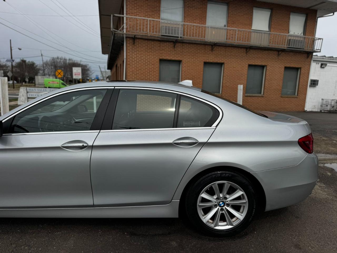 BMW 5 Series 4dr Sdn 528i xDrive AWD 2015