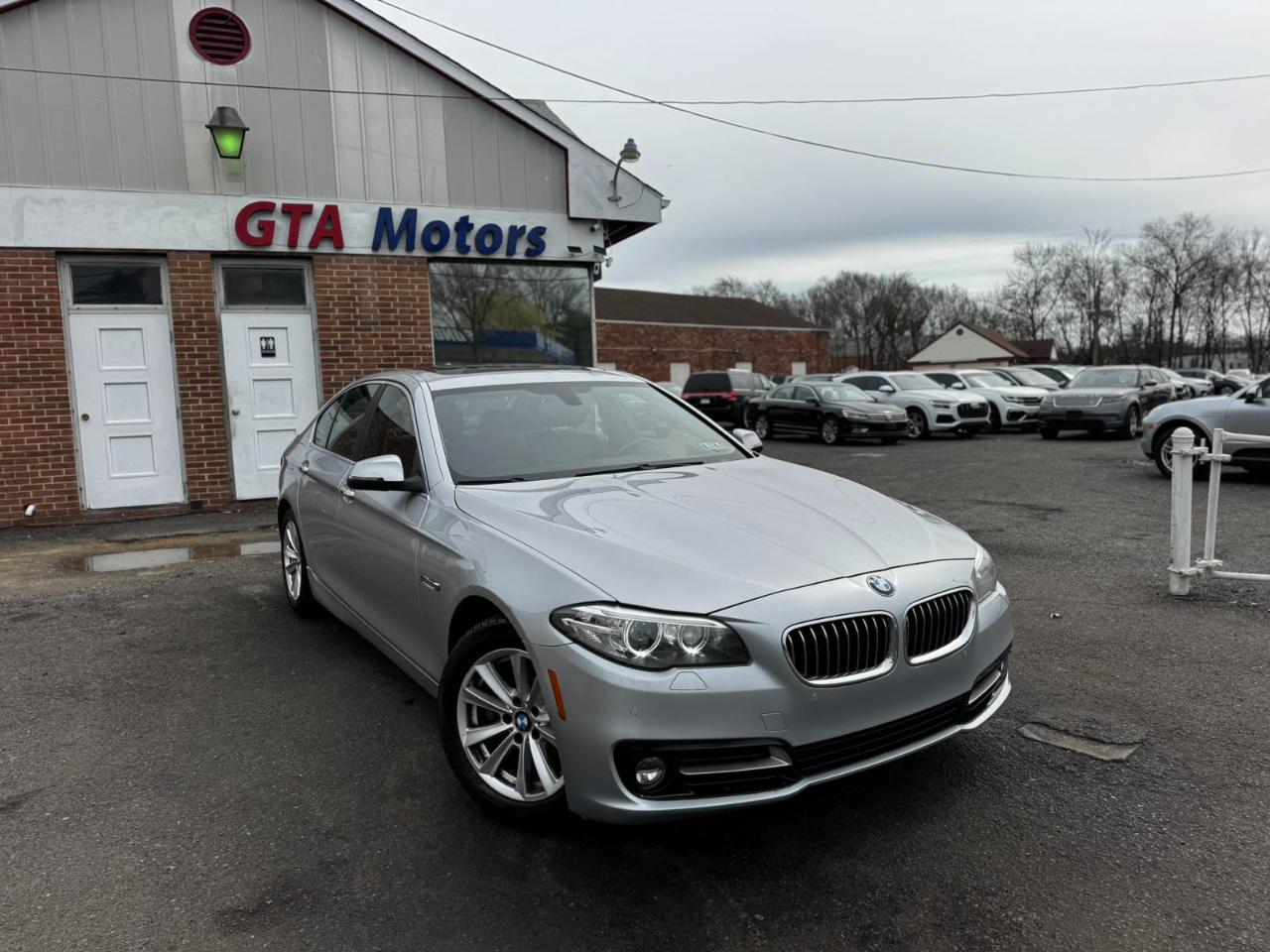 BMW 5 Series 4dr Sdn 528i xDrive AWD 2015