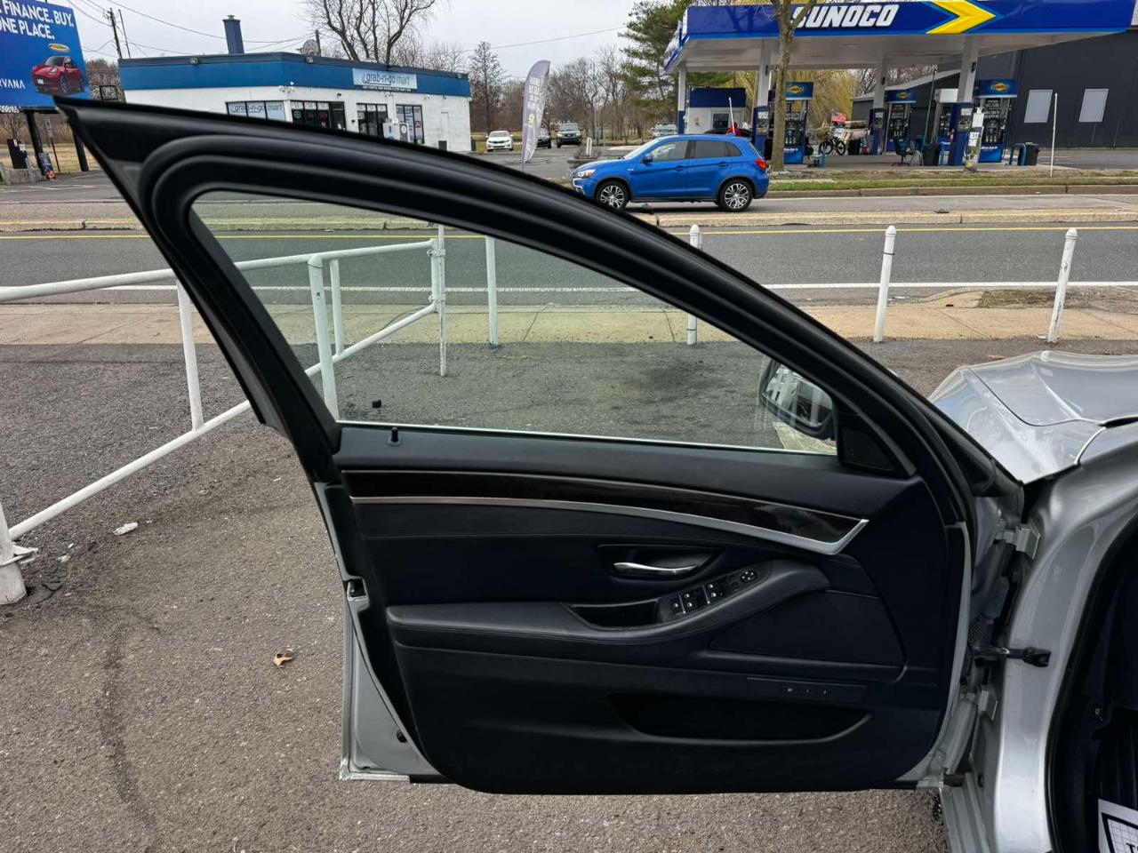 BMW 5 Series 4dr Sdn 528i xDrive AWD 2015