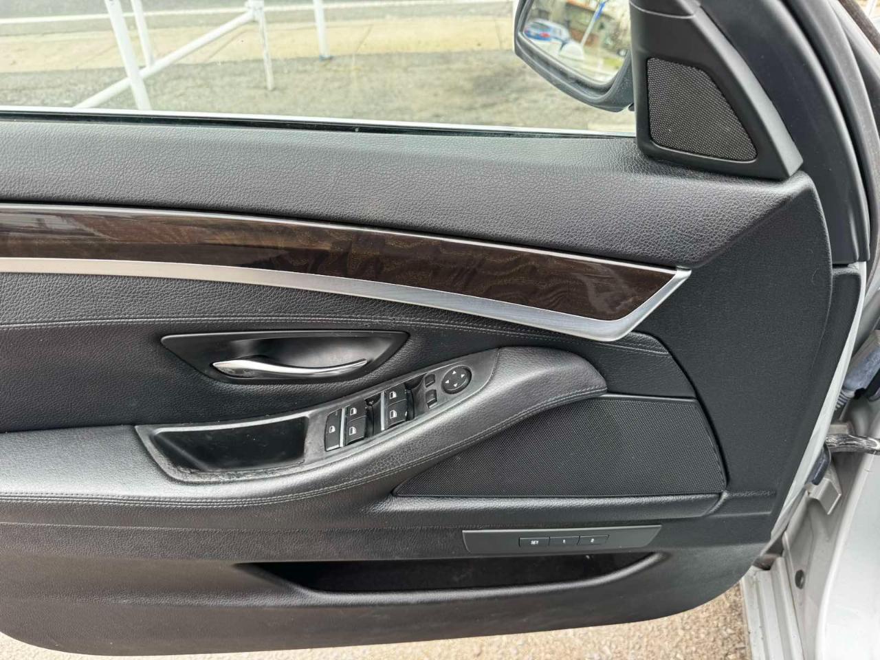 BMW 5 Series 4dr Sdn 528i xDrive AWD 2015