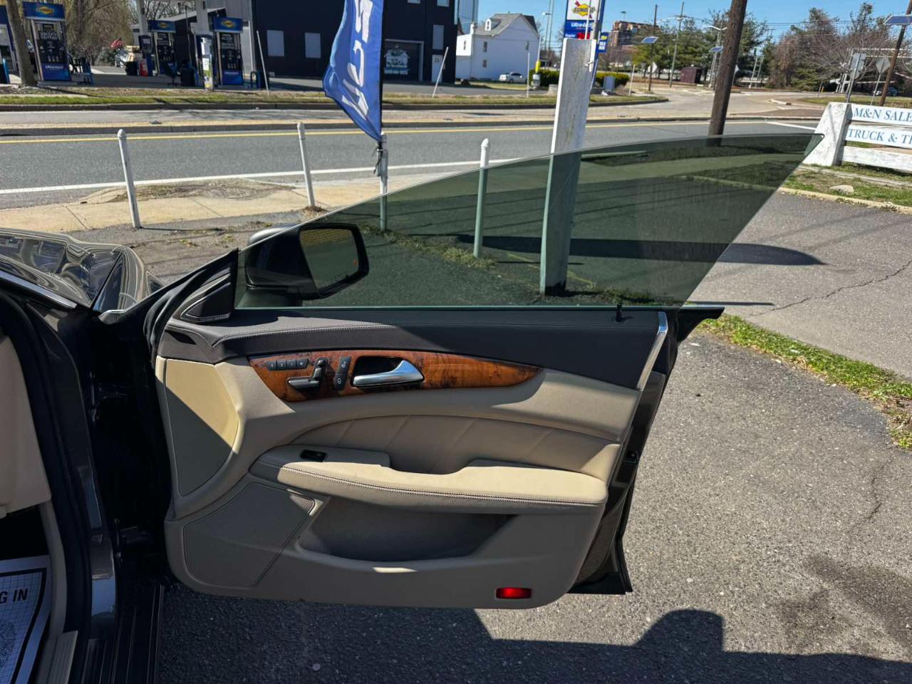 Mercedes-Benz CLS-Class 4dr Sdn CLS 550 4MATIC 2012